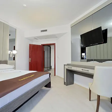 Отель Prestige And Aquapark 4*