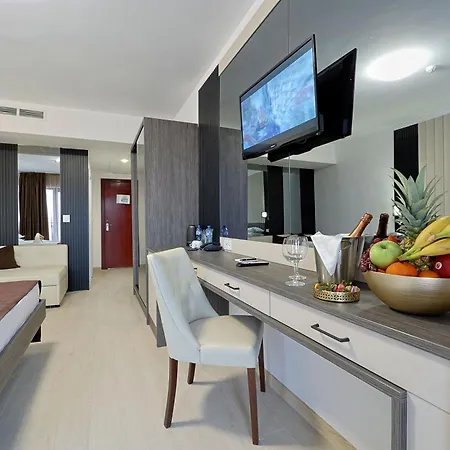 Prestige And Aquapark Hotel